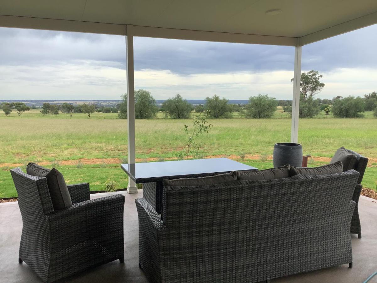 Pericoe Retreat Bed and Breakfast Dubbo Exteriör bild