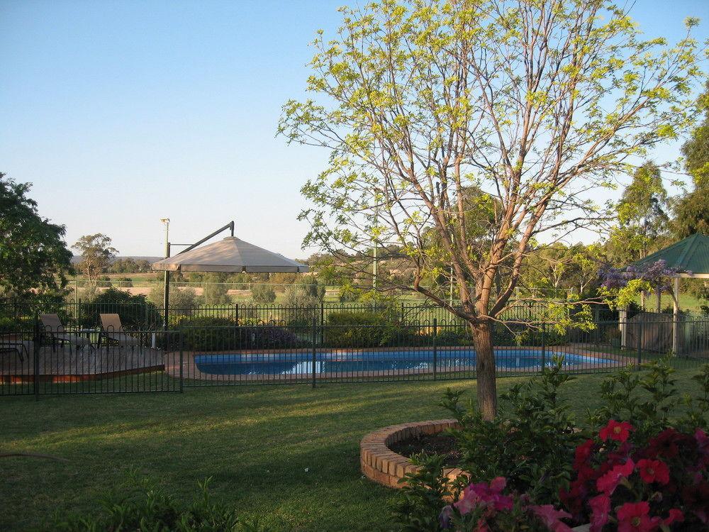 Pericoe Retreat Bed and Breakfast Dubbo Exteriör bild